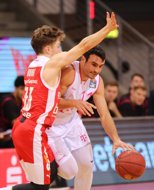 4位谋杀保罗祖父嫌犯定罪被推翻 保罗2011年曾原谅他们